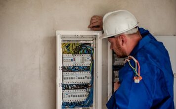 Czy geodeta może przyjść bez powiadomienia sąsiadów?