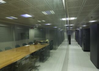 Jak zaprojektować siatkę płyt podniesionych